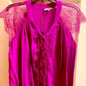 Beautiful lace top Size M, NWOT